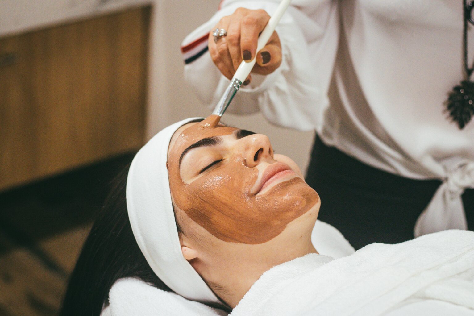 Top Reasons To Get A Glow Bright Facial